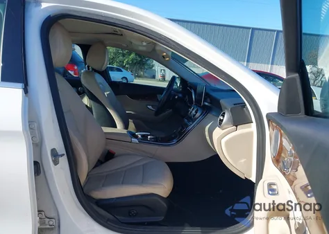 2018 Mercedes-Benz C 350E z USA, uszkodzony, nr VIN 55SWF4HB1JU272144